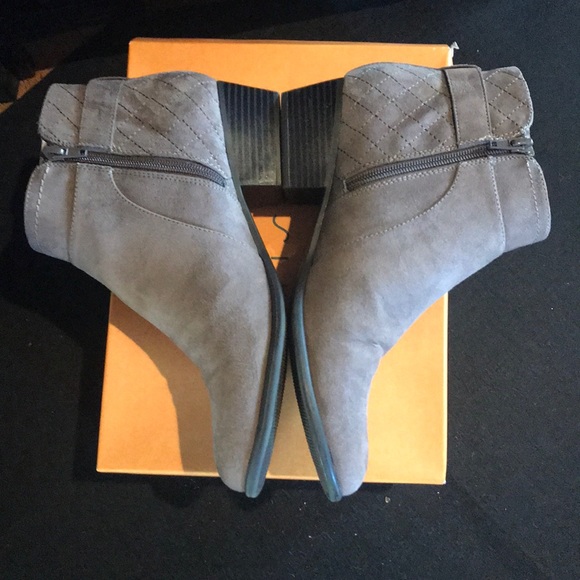 LIKE NEW!!! UNISA UNPONDA BOOTIE - Picture 6 of 11